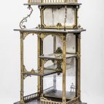 Etagere da muro in palissandro e bronzi dorati, vari ripiani con specchi sul fondo. Francia epoca Liberty