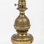 Lampada a petrolio in ottone pesante. Francia, fine ‘800