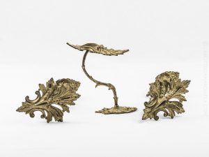 Tre reggitende in bronzo. Francia, fine ‘800