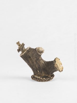 Antico porta tabacco in corno inciso tirolese del tardo Ottocento vista frontale